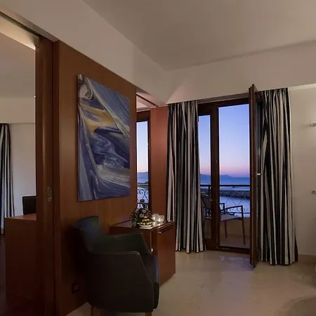 Ξενοδοχείο Porto Veneziano 3*